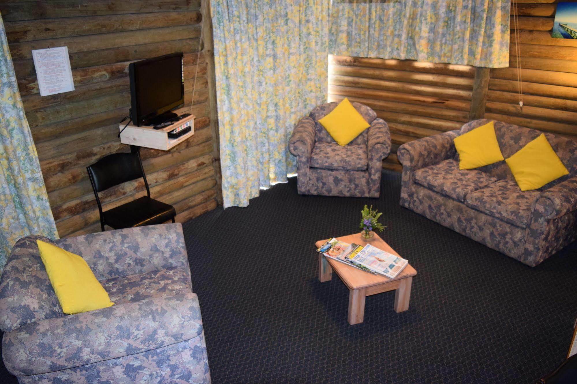 Lazy Acre Log Cabins Lakes Entrance Exterior foto