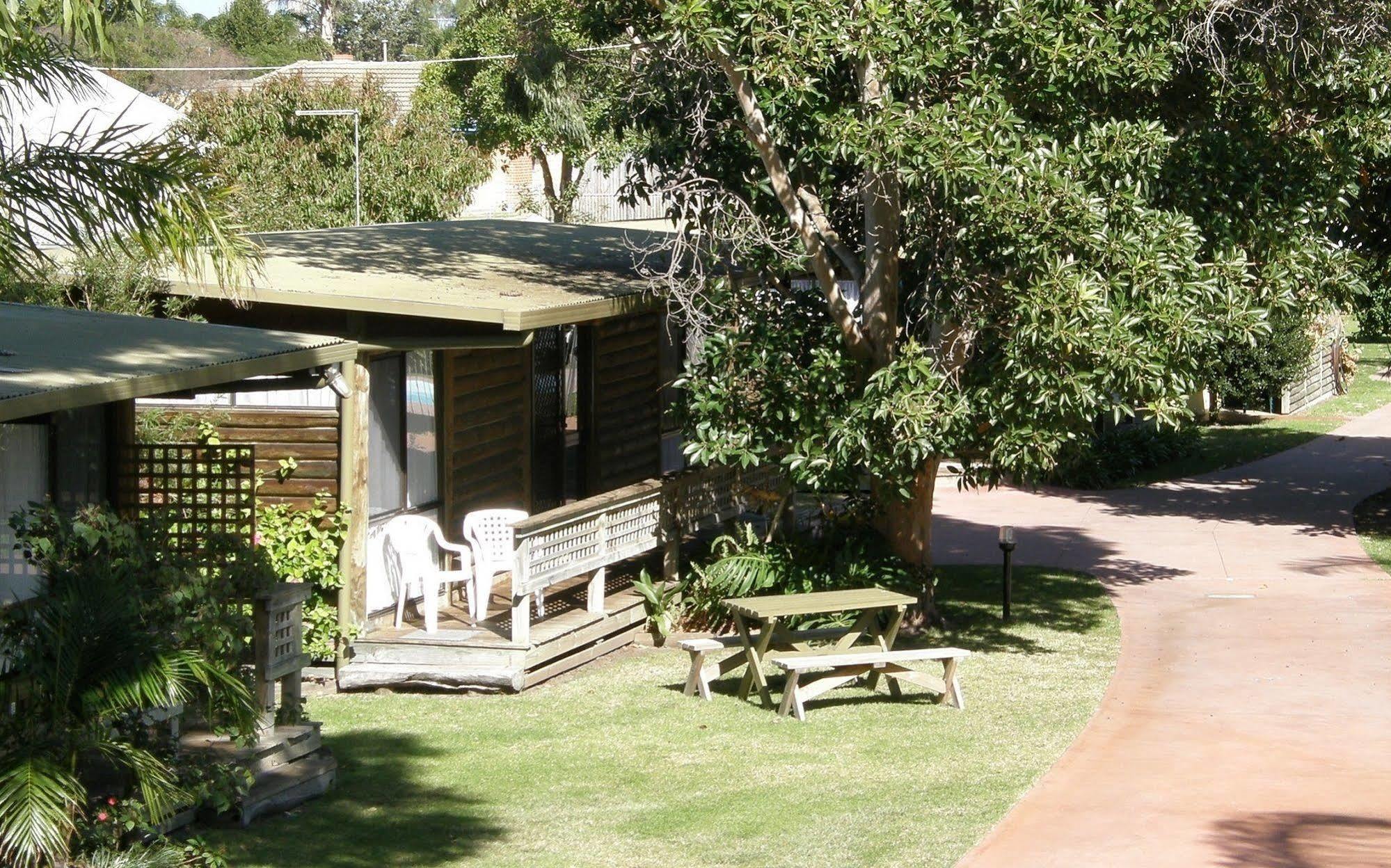Lazy Acre Log Cabins Lakes Entrance Exterior foto