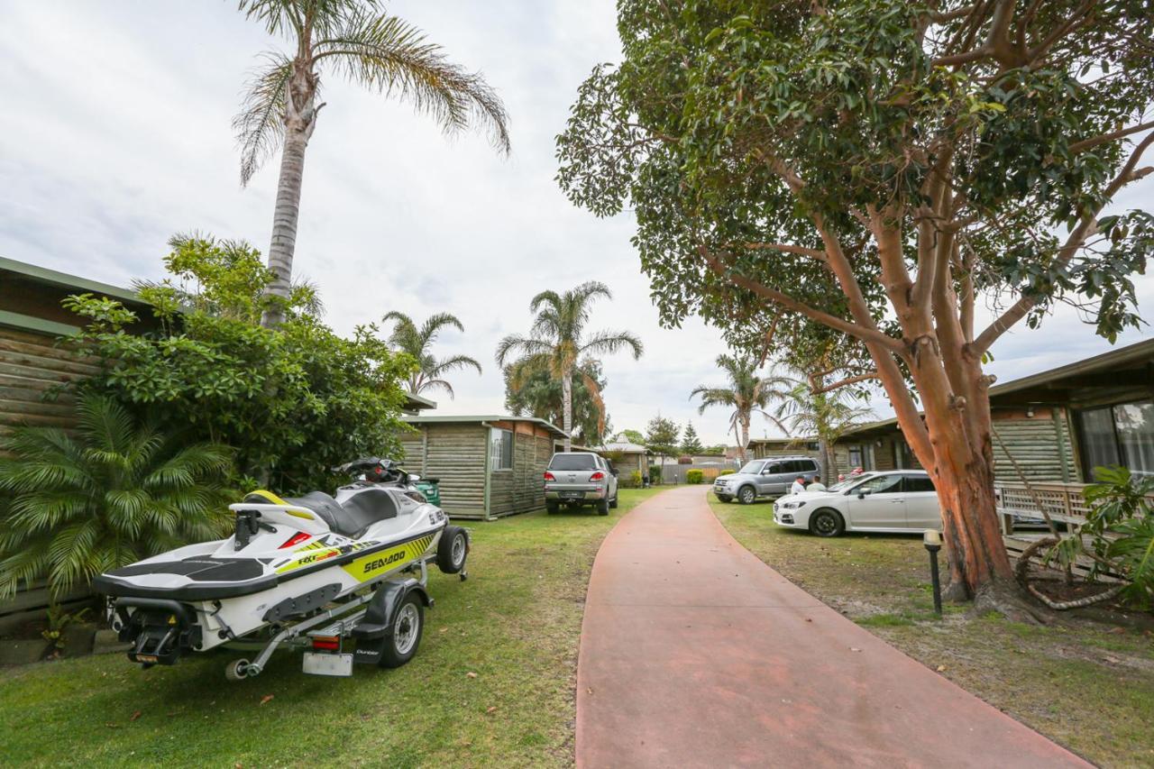 Lazy Acre Log Cabins Lakes Entrance Exterior foto
