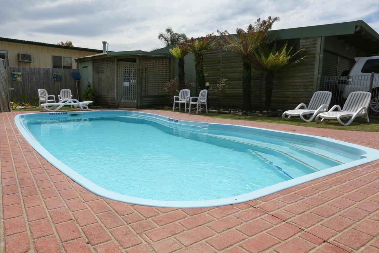 Lazy Acre Log Cabins Lakes Entrance Exterior foto