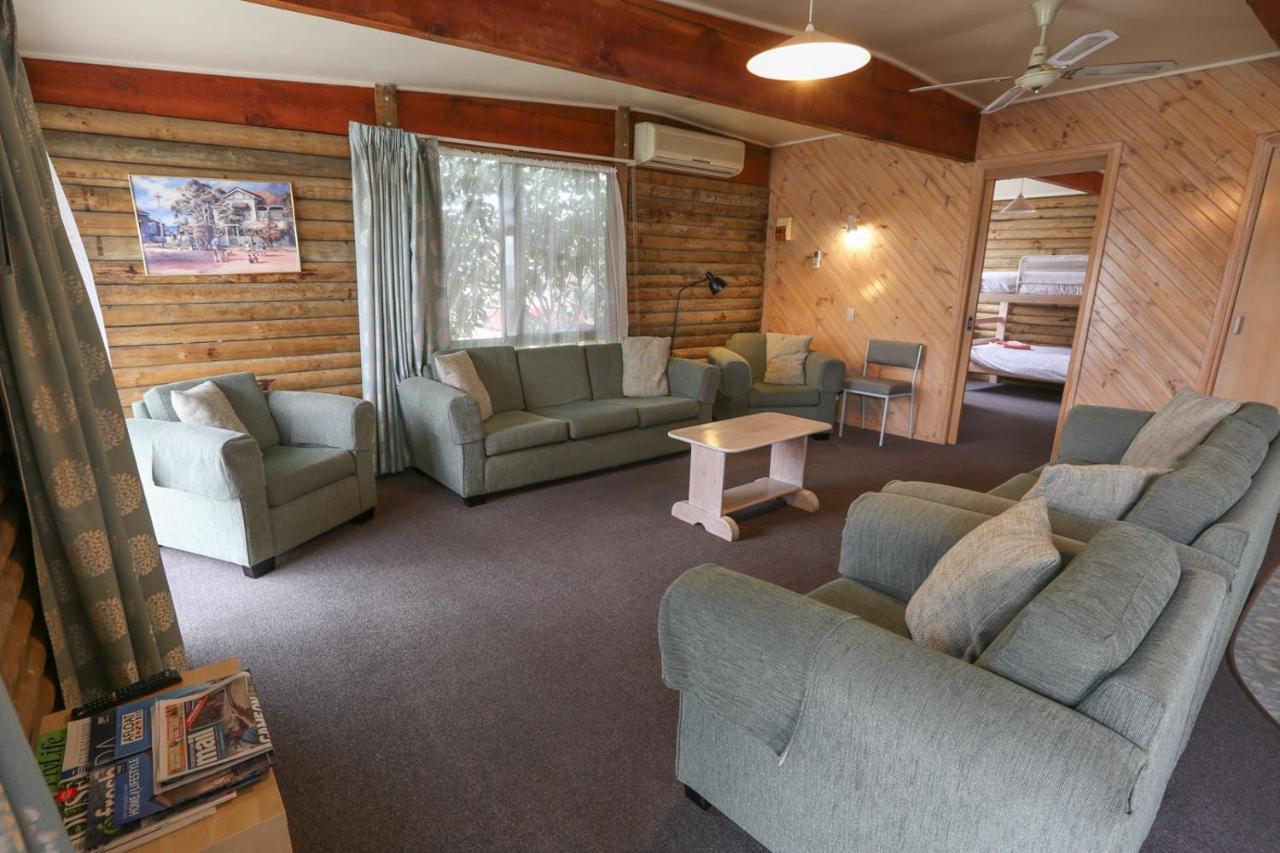 Lazy Acre Log Cabins Lakes Entrance Exterior foto