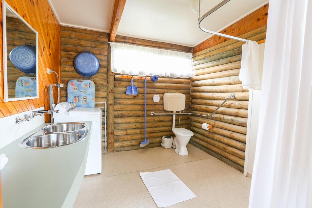 Lazy Acre Log Cabins Lakes Entrance Exterior foto